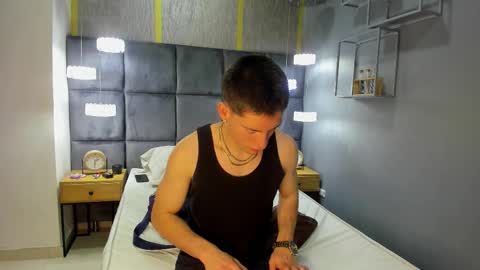 hunterheat_ online show from September 17, 2025, 12:40 pm