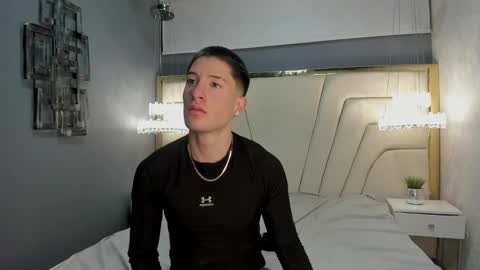 hunterheat_ online show from September 18, 2025, 12:07 pm