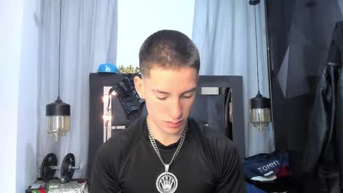 hunterheat_ online show from April 12, 2026, 1:27 pm