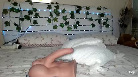 Kayla online show from April 9, 2026, 4:23 am