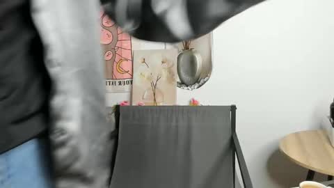 hyper_muse online show from March 29, 2026, 12:05 pm