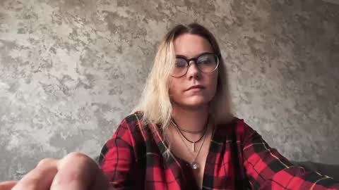 hypnosedesire online show from May 11, 2026, 9:37 am