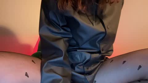 Snapshot of i_love_olive chatting on October 4, 2025, 2:09 am Olive online show from October 4, 2025, 2:09 am