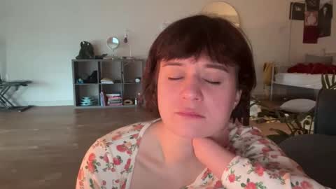 Snapshot of i_love_olive chatting on February 7, 2026, 9:40 pm Olive online show from February 7, 2026, 9:40 pm