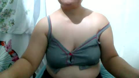 iam_jana online show from February 3, 2025, 4:31 pm