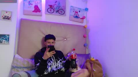 iam_lukas__ online show from December 23, 2025, 3:26 am