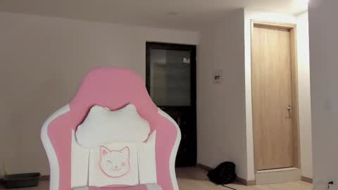 On instagram Imm  NikkiHelp me reach 100 likes online show from March 5, 2025, 9:27 am