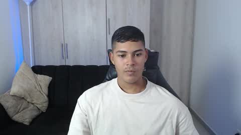 Dylan  independent model  online show from October 23, 2025, 7:01 pm