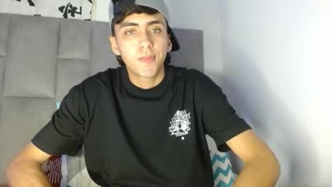 Snapshot of iammaik chatting on November 17, 2025, 1:44 am iammaik online show from November 17, 2025, 1:44 am