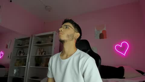 IAN CASTILLO online show from March 4, 2025, 11:08 am