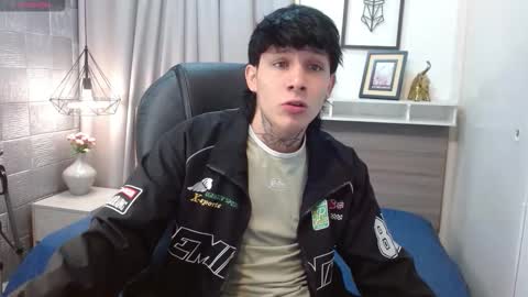 Snapshot of iancute_ chatting on October 11, 2025, 8:07 pm ian online show from October 11, 2025, 8:07 pm