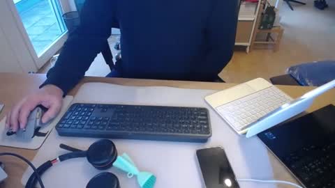 iandy12 online show from December 13, 2024, 7:25 am