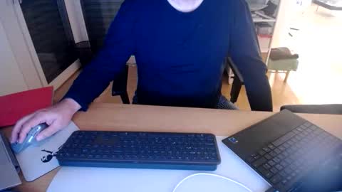 iandy12 online show from November 10, 2025, 11:04 pm