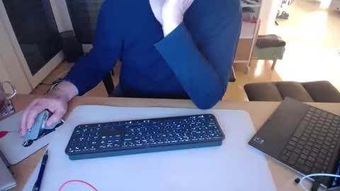 iandy12 online show from April 20, 2026, 9:49 pm