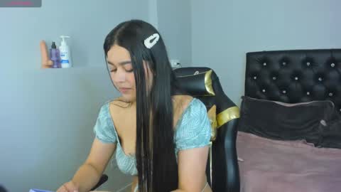 Isabella online show from November 19, 2025, 11:54 am