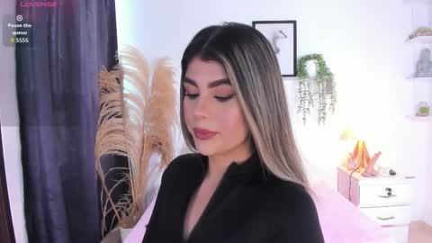 ice_y_abigail online show from January 19, 2026, 12:20 pm