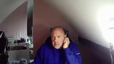 iceoli123 online show from October 22, 2025, 2:50 pm