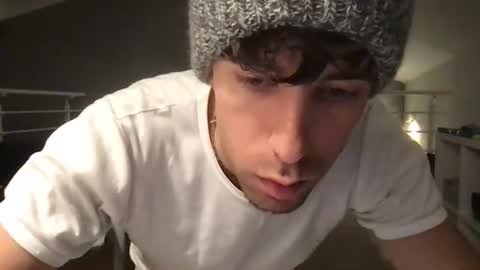 Snapshot of icyninesix chatting on December 19, 2024, 6:34 pm icyninesix online show from December 19, 2024, 6:34 pm