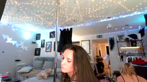 icyspice online show from October 2, 2025, 9:49 am