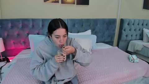 Icy online show from February 3, 2025, 11:31 am