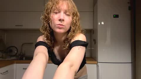 Snapshot of idellwold chatting on April 7, 2026, 4:18 pm Sarah online show from April 7, 2026, 4:18 pm