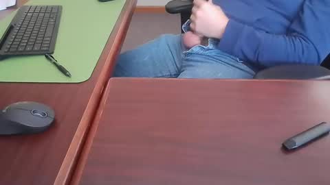 Hung office Stud online show from December 6, 2024, 7:12 pm