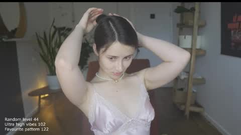 Belle online show from November 1, 2025, 11:23 am