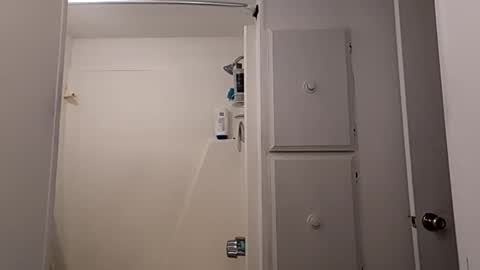 igasu online show from October 14, 2025, 4:24 am