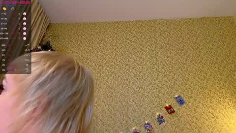 Emmy  help me reach 100 thumbs up online show from December 25, 2024, 4:11 pm