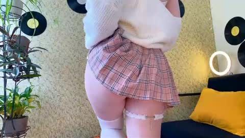 Emmy  help me reach 100 thumbs up online show from March 10, 2025, 10:59 am