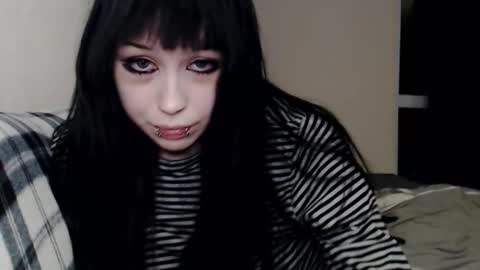 iiiiiiis online show from October 16, 2025, 10:55 pm