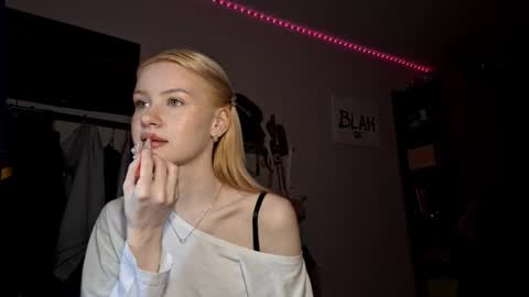 ShyLuna online show from February 1, 2026, 6:12 am