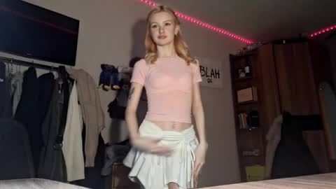 ShyLuna online show from February 14, 2026, 6:21 am