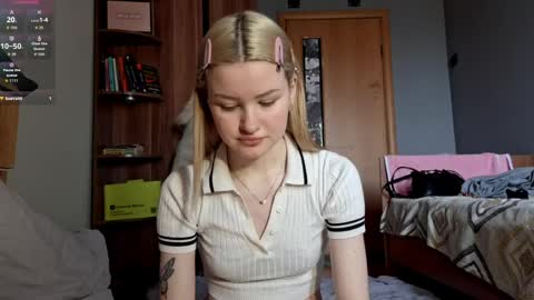 ShyLuna online show from April 5, 2026, 7:16 am