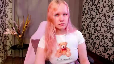 Annie online show from September 23, 2025, 3:53 am