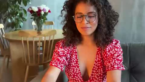 Snapshot of illaroom chatting on February 20, 2025, 10:59 pm Kloe online show from February 20, 2025, 10:59 pm