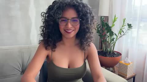 Snapshot of illaroom chatting on September 8, 2025, 6:40 pm Kloe online show from September 8, 2025, 6:40 pm