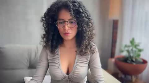 Snapshot of illaroom chatting on October 1, 2025, 6:47 pm Kloe online show from October 1, 2025, 6:47 pm