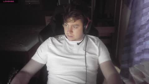 iloveyoutoo2000 online show from January 1, 2025, 3:14 pm