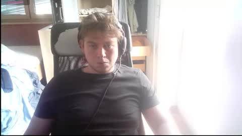 iloveyoutoo2000 online show from September 12, 2025, 1:44 pm