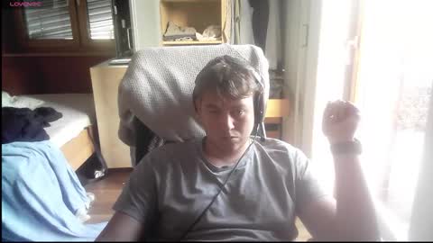 iloveyoutoo2000 online show from October 2, 2025, 4:14 pm