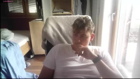 iloveyoutoo2000 online show from October 4, 2025, 11:41 am