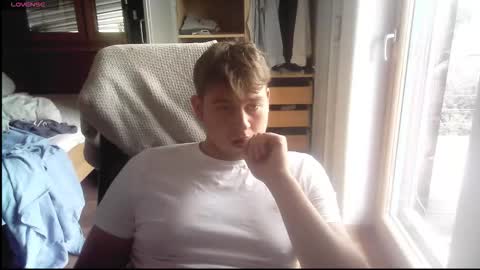 iloveyoutoo2000 online show from October 7, 2025, 11:07 am