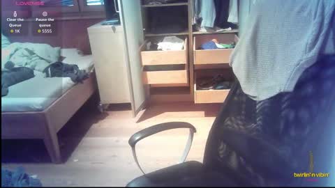 iloveyoutoo2000 online show from October 20, 2025, 3:34 pm