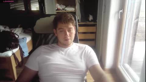 iloveyoutoo2000 online show from November 17, 2025, 1:06 pm