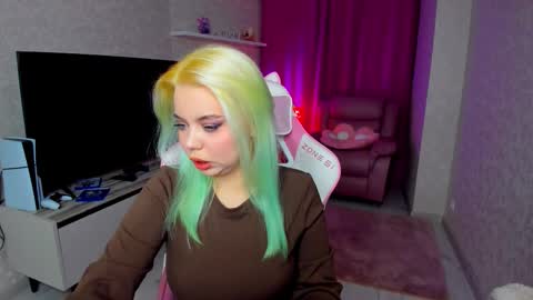 Roxy online show from November 22, 2025, 5:23 pm