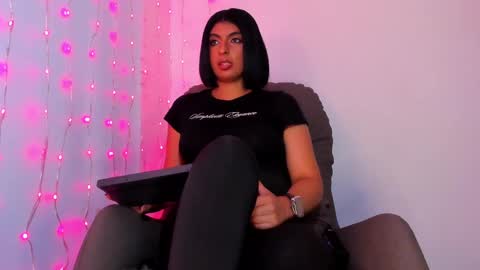 Snapshot of im_anna_ chatting on February 12, 2025, 9:33 pm im_anna_ online show from February 12, 2025, 9:33 pm