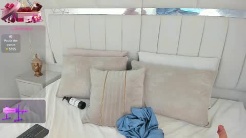 DAHLIA online show from February 19, 2025, 2:23 am