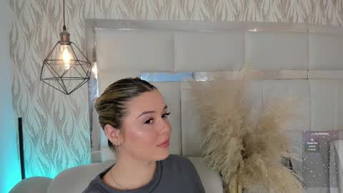 DAHLIA online show from December 3, 2025, 9:24 pm