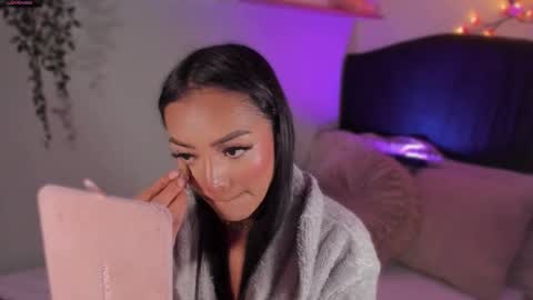 Isa online show from December 5, 2025, 8:05 pm